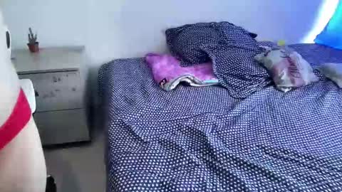 SweetAura0 0  online show from 02/13/26, 05:42