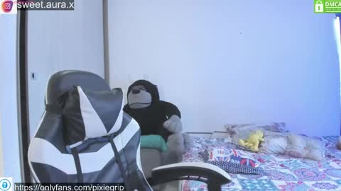 SweetAura0 0  online show from 04/20/26, 07:26