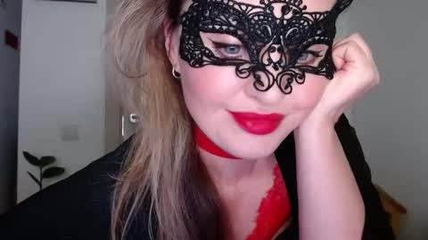 Snapshot of sweetberryxxx chatting on 12/28/24, 01:08 Diana online show from 12/28/24, 01:08