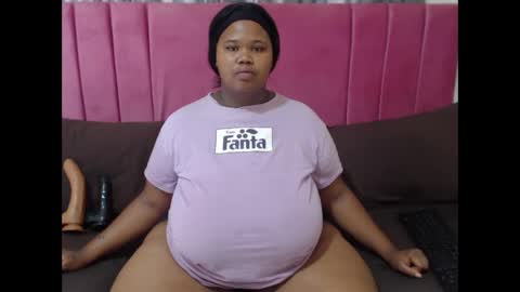 Snapshot of sweetbigmelons011 chatting on 03/31/26, 10:37 sweetbigmelons011 online show from 03/31/26, 10:37