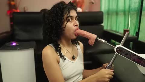 Salom independent model online show from 11/28/25, 07:16