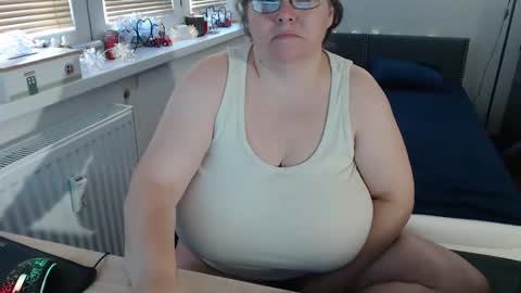 Sweetboobs85h online show from 11/18/25, 07:35