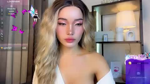 Snapshot of sweetcandylove1 chatting on 01/17/26, 06:33 Candy online show from 01/17/26, 06:33