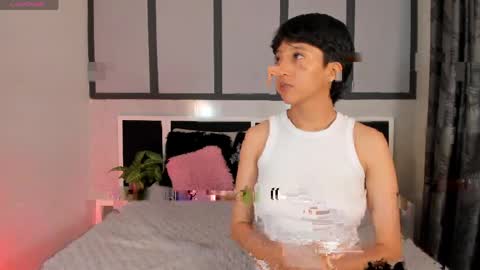 Snapshot of sweetcoupple chatting on 05/05/26, 10:40 Eva Short hair girl - Victoria Long red hair online show from 05/05/26, 10:40