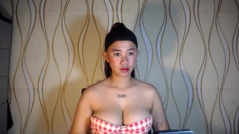 Snapshot of sweetdannica chatting on 05/27/26, 01:52 Danni online show from 05/27/26, 01:52