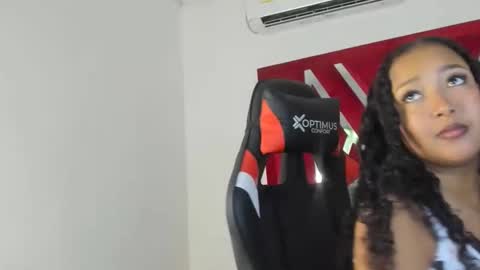 Snapshot of sweetdesireasm chatting on 02/15/26, 08:49 Sweet Desire online show from 02/15/26, 08:49