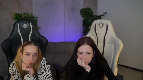 Amelia online show from 11/06/25, 11:22