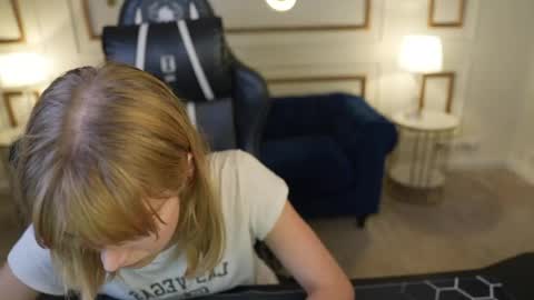Snapshot of sweetdesiree_ chatting on 07/29/26, 06:17 Amelia online show from 07/29/26, 06:17