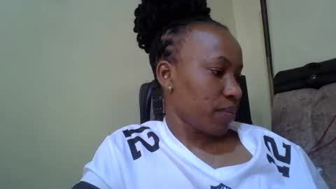 sweetdiva2012 online show from 10/15/25, 08:03