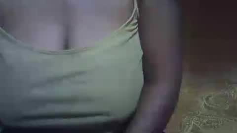 Snapshot of sweetdivah2 chatting on 06/22/26, 05:26 divinah online show from 06/22/26, 05:26
