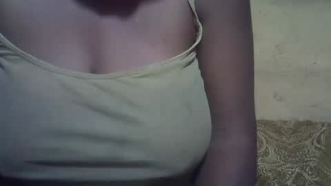 Snapshot of sweetdivah2 chatting on 06/22/26, 06:38 divinah online show from 06/22/26, 06:38