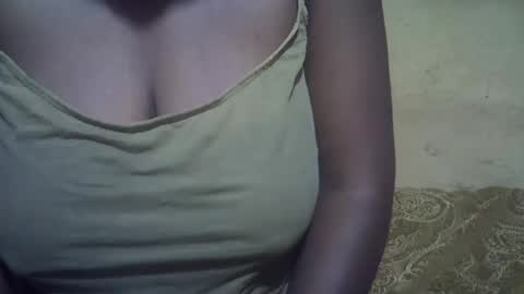 Snapshot of sweetdivah2 chatting on 07/10/26, 03:33 divinah online show from 07/10/26, 03:33