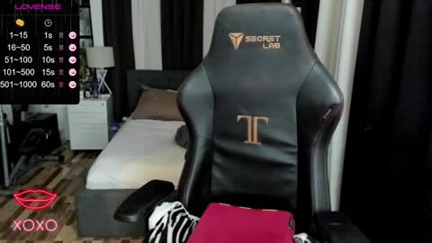 Snapshot of sweetestcandice08 chatting on 02/04/25, 09:31 CANDACE online show from 02/04/25, 09:31