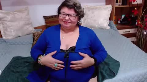 Snapshot of sweetestmilf4you chatting on 12/19/24, 11:18 sweetestmilf4you online show from 12/19/24, 11:18