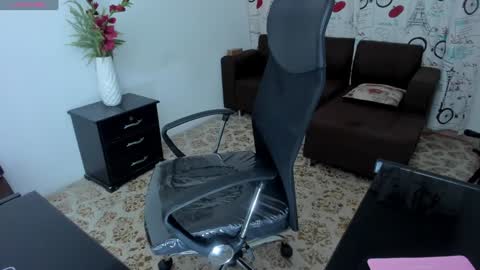 Snapshot of sweetfabianaxl chatting on 12/17/24, 07:15 Fabiana online show from 12/17/24, 07:15