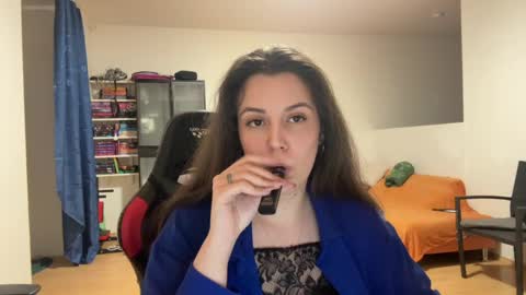 Snapshot of sweetfenomen67 chatting on 05/13/26, 07:11 Joanna online show from 05/13/26, 07:11