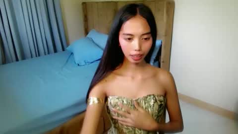 Snapshot of sweetgirl_daphne chatting on 04/13/26, 06:19 sweetgirl_daphne online show from 04/13/26, 06:19