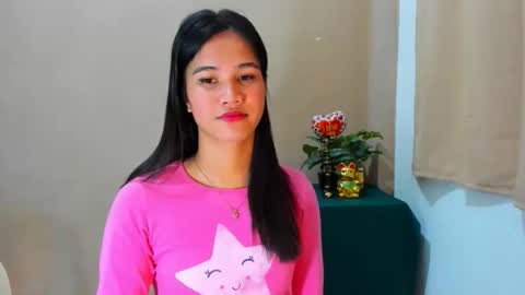 sweetgirl_latina143 online show from 10/03/25, 06:38