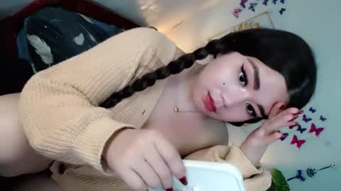 Snapshot of sweetgirl_mayxx chatting on 05/01/26, 01:43 May online show from 05/01/26, 01:43