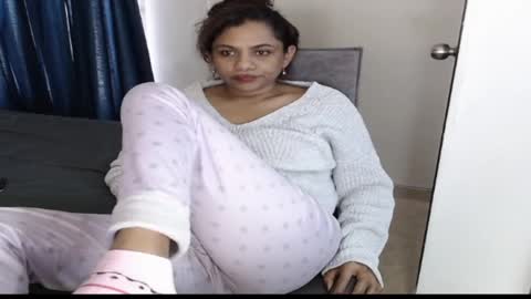 Snapshot of sweetgirlm_ chatting on 10/15/25, 06:41 Any online show from 10/15/25, 06:41