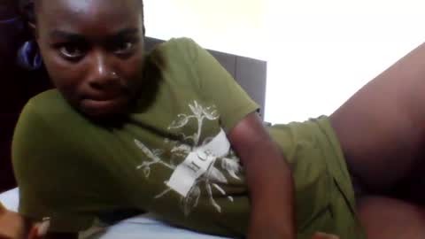 Snapshot of sweetgurl05 chatting on 06/19/26, 07:01 sweetgurl05 online show from 06/19/26, 07:01