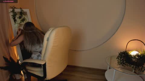 Kira online show from 12/04/24, 02:59