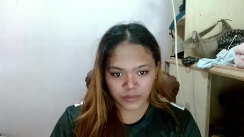 Snapshot of sweethot_bella chatting on 10/15/25, 05:40 Bella online show from 10/15/25, 05:40