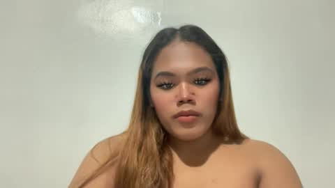 Snapshot of sweethot_bella chatting on 10/18/25, 10:49 Bella online show from 10/18/25, 10:49