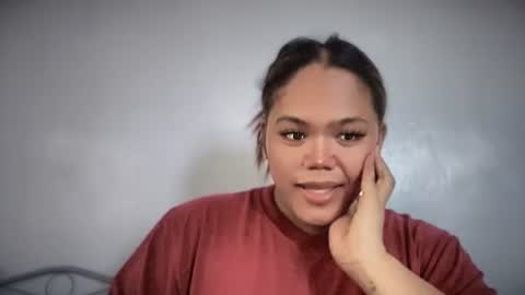 Snapshot of sweethot_bella chatting on 10/19/25, 06:03 Bella online show from 10/19/25, 06:03