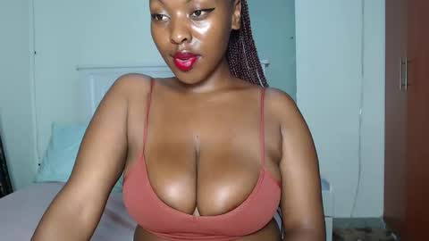 Snapshot of sweetice_01 chatting on 03/12/25, 08:20 euny online show from 03/12/25, 08:20