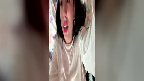 Snapshot of sweetie__annie chatting on 06/13/26, 04:21 Ana Mara i cant Make noise My family is here online show from 06/13/26, 04:21
