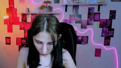 Chloe online show from 04/22/26, 08:50