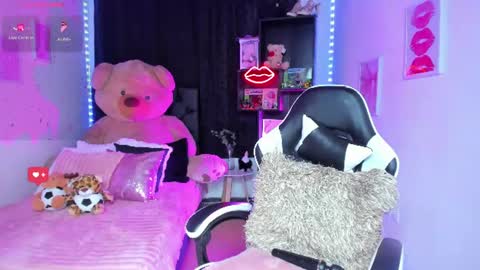 Snapshot of sweetie_lena_ chatting on 06/26/26, 03:44 online show from 06/26/26, 03:44