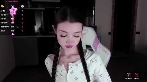 Snapshot of sweetiebones chatting on 02/26/25, 08:04 bratty gf online show from 02/26/25, 08:04