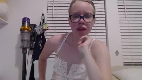Sweetiek1tty online show from 09/12/25, 12:11