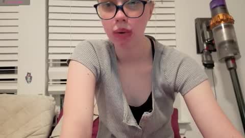 Sweetiek1tty online show from 10/31/25, 01:06