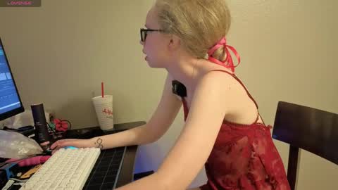 Sweetiek1tty online show from 04/19/26, 12:22