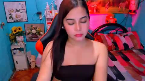 Snapshot of sweetienicole chatting on 12/13/24, 05:21 Nicole online show from 12/13/24, 05:21