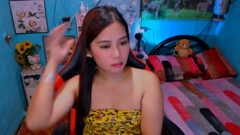 Snapshot of sweetienicole chatting on 01/16/25, 04:28 Nicole online show from 01/16/25, 04:28