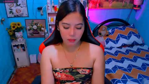 Snapshot of sweetienicole chatting on 03/08/25, 10:02 Nicole online show from 03/08/25, 10:02