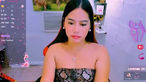 Snapshot of sweetienicole chatting on 10/10/25, 05:23 Nicole online show from 10/10/25, 05:23