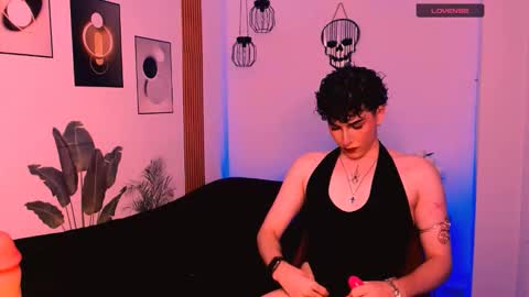 Snapshot of sweetjames2810 chatting on 11/18/25, 07:07 SWEETJAMES online show from 11/18/25, 07:07