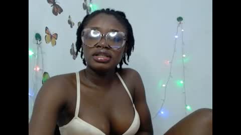 Snapshot of sweetjuicyclit chatting on 06/24/26, 10:58 zuri online show from 06/24/26, 10:58