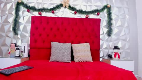 Snapshot of sweetlauren19 chatting on 12/22/24, 05:23 Lauren online show from 12/22/24, 05:23