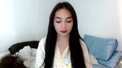 Snapshot of sweetlilly_18 chatting on 02/24/25, 03:33 Lilly online show from 02/24/25, 03:33