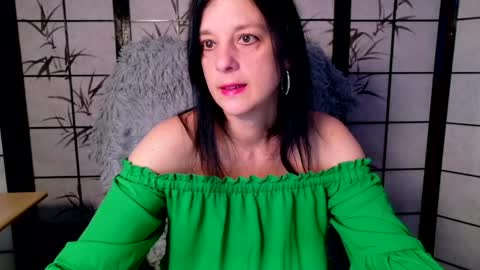 Snapshot of sweetlonglips_ chatting on 04/27/26, 06:44 JenJenny online show from 04/27/26, 06:44