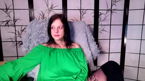 Snapshot of sweetlonglips_ chatting on 05/07/26, 06:52 JenJenny online show from 05/07/26, 06:52