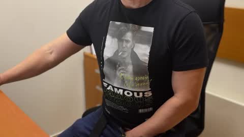 Snapshot of sweetlovedue chatting on 04/13/26, 01:05 Sebastian online show from 04/13/26, 01:05