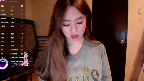 Snapshot of sweetlovepinay04 chatting on 07/29/26, 02:21 Zoe online show from 07/29/26, 02:21