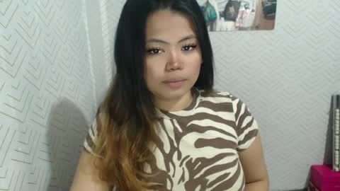 Snapshot of sweetlover_nicole chatting on 07/27/26, 01:45 NICOLE online show from 07/27/26, 01:45